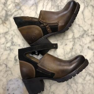 FLY - NEW London - NEW - Leather Ankle Strap Booties 38